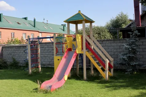 Венци9309ЕООД, Детска къщичка, пързалка, площадка